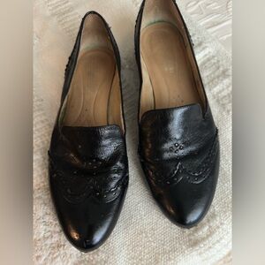 Naturalizer spectator loafer.